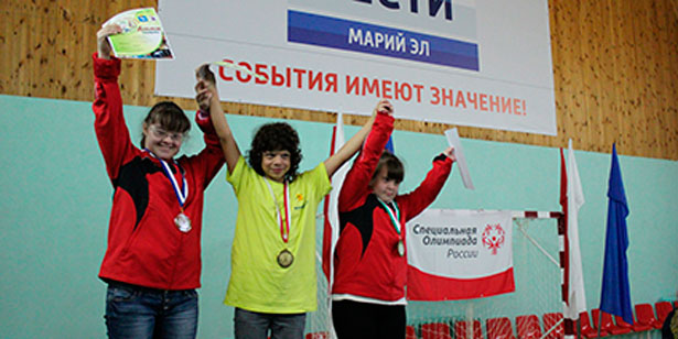 В центре - Ирина Домнич, 12 лет – 2 золотые медали